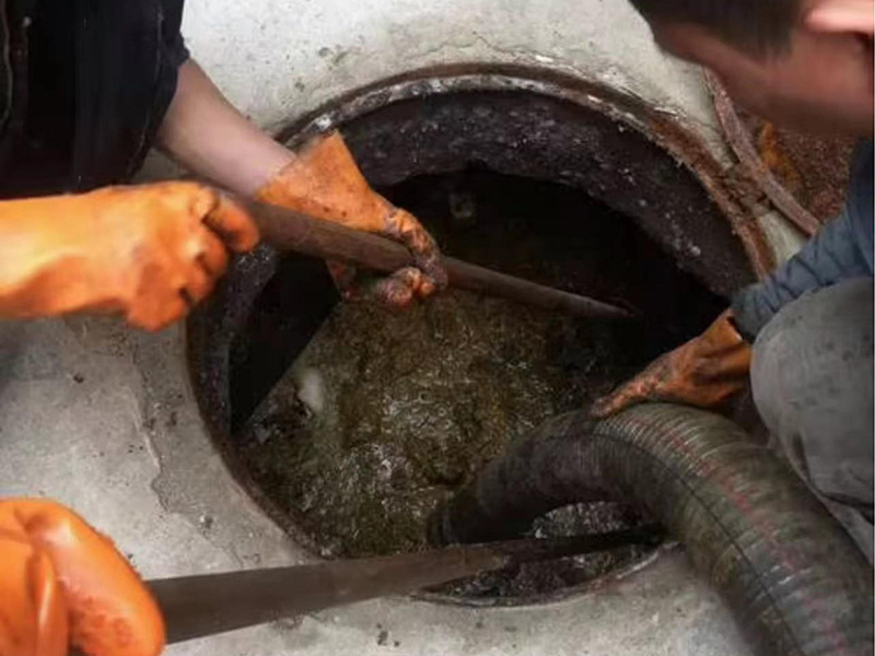 嘉禾清理化粪池时如何避免沼气的危害？